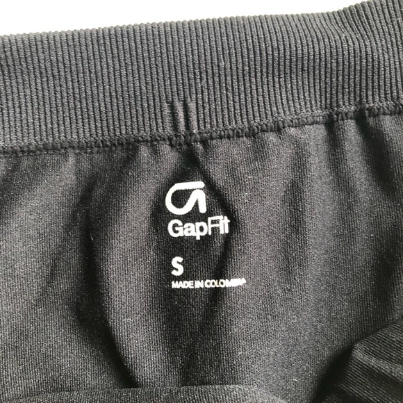 Gapfit. Full length leggings with ruching detail. Size small. Black. - Picture 3 of 5